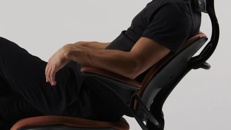 ergonomski-pisarniski-stol-humanscale-freedom-headrest-zdrava-pisarna-1