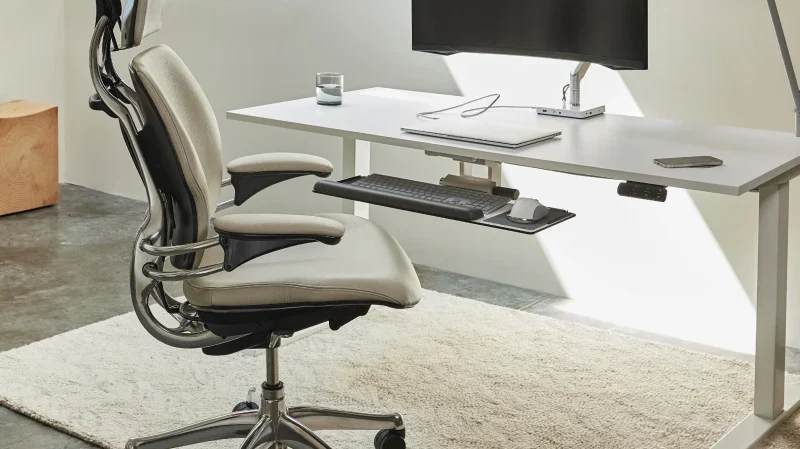 ergonomski-pisarniski-stol-humanscale-freedom-headrest-zdrava-pisarna-4