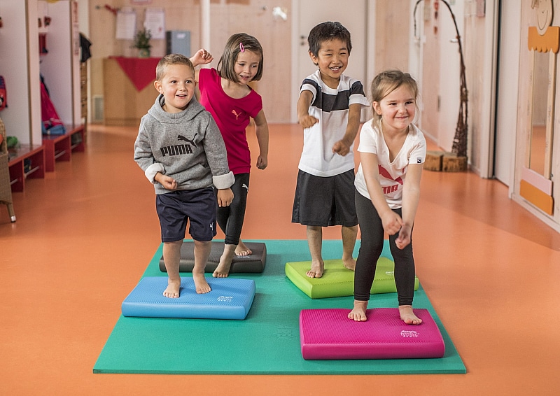 Ravnotežna blazina AIREX® Balance-pad Elite Zdrava-pisarna.si Ravnotežna blazina AIREX® Balance-pad Elite Zdrava-pisarna.si